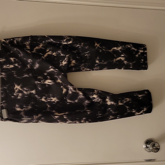 karma yoga tights large capri length black & white - Picture 2 of 3